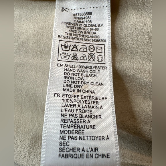 Forever 21 Women’s Cream Renaissance Style Ruffled Neck & Sleeve Blouse Size M - Picture 7 of 7